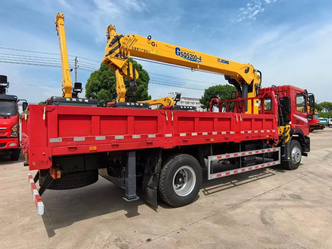 平涼大運折疊隨車吊 高效生產的典范