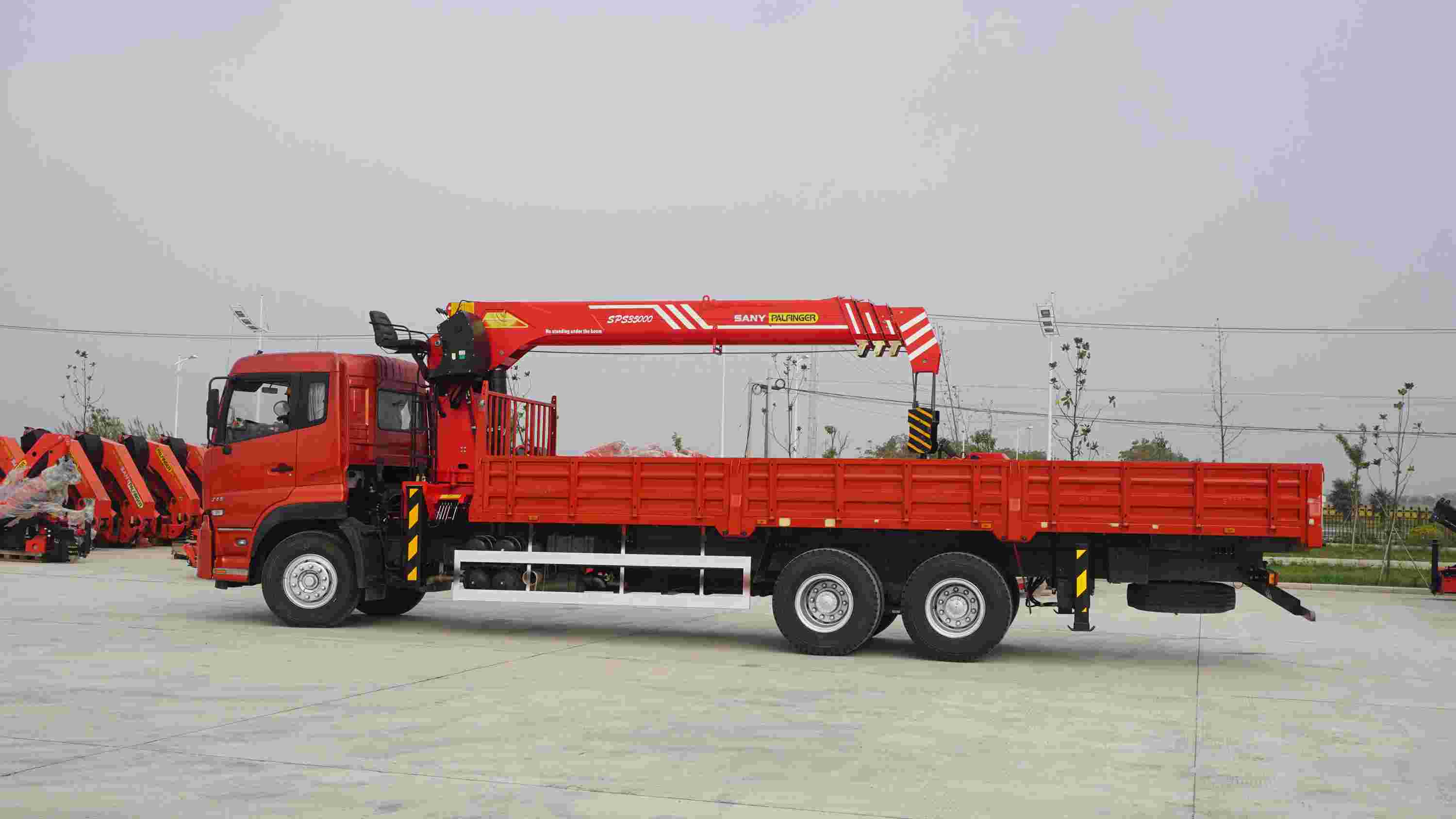 三一14噸直臂式隨車吊 高效靈活的多功能工程助手