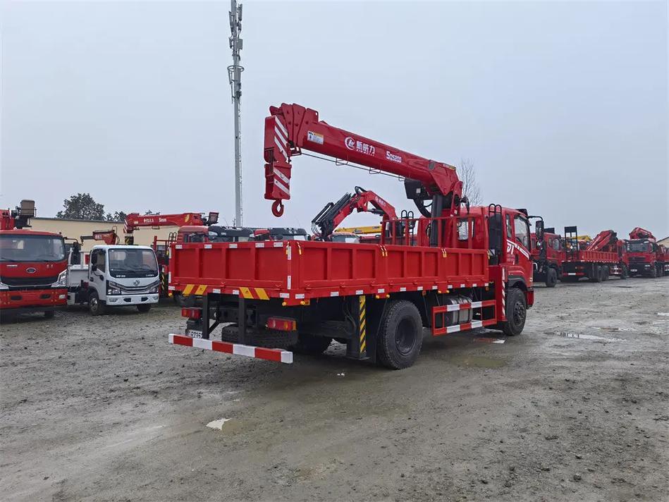 太原折疊隨車吊公司 量身定制，滿足您的個(gè)性化需求